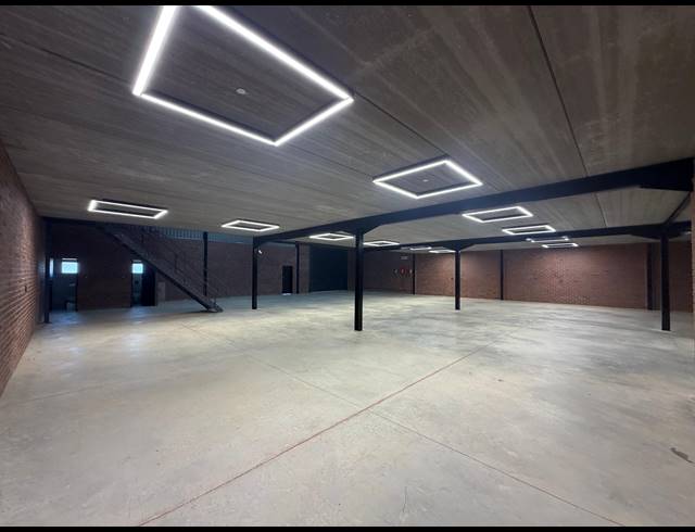 3,800M² WAREHOUSE FOR SALE IN CHLOORKOP